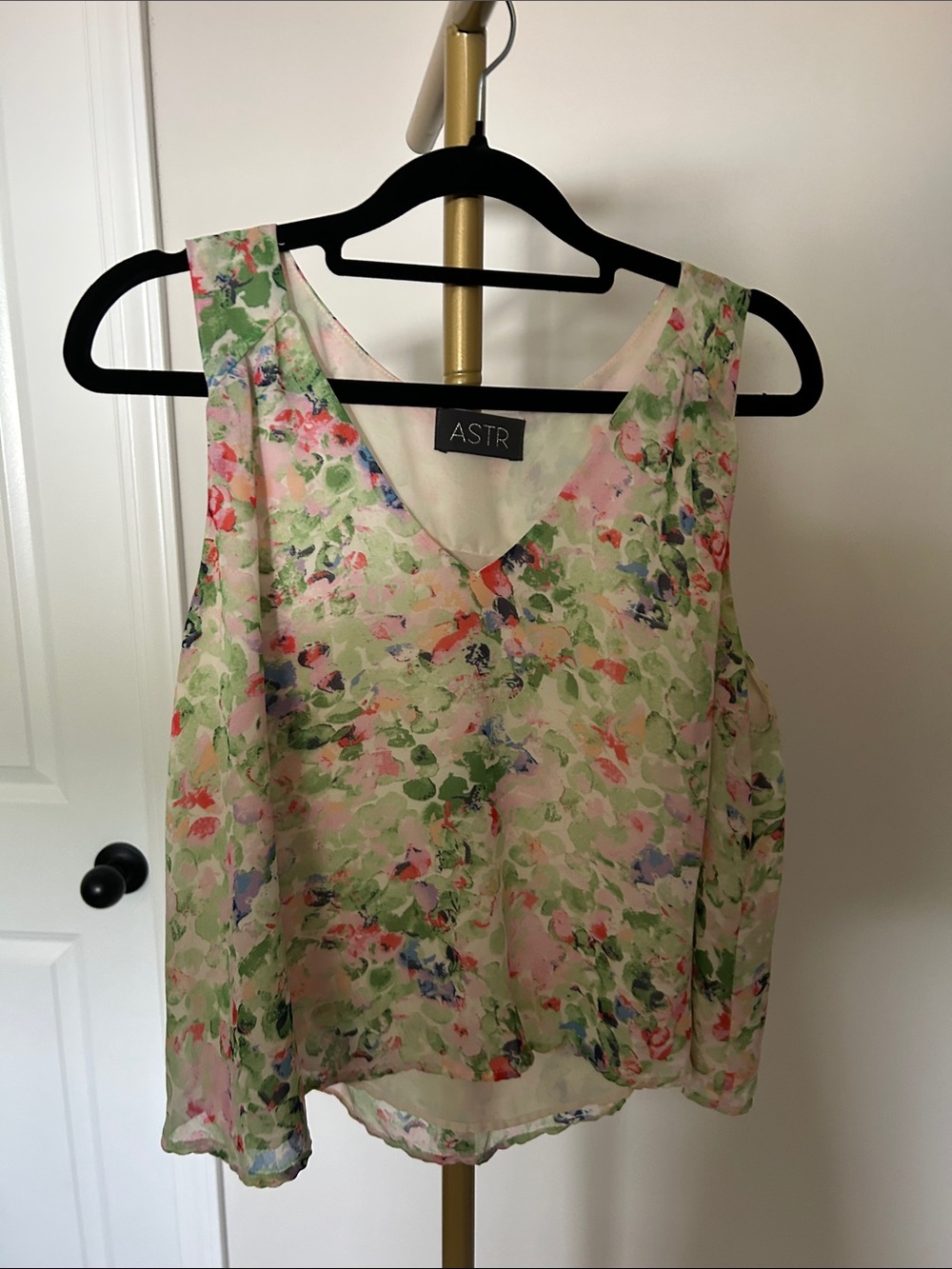 ASTR Floral V-Neck Sleeveless Camisole in Pastel Green and Pink